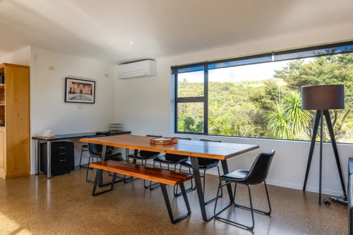 Wharetana Bay Villa Dining space for the whole family with work station