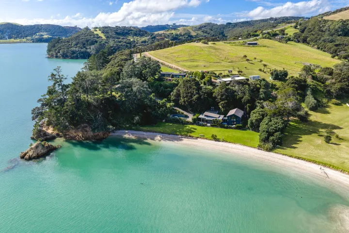 Wharetana Bay Villa Incredible scenery surrounding the house