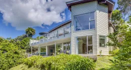 Absolute Beachfront Oneroa