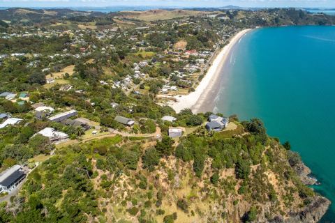 Waiheke Unlimited on Instagram: Celebrating our new property, Tidewatch, perched above the dramatic stretch of Onetangi Beach. Book Tidewatch for you...